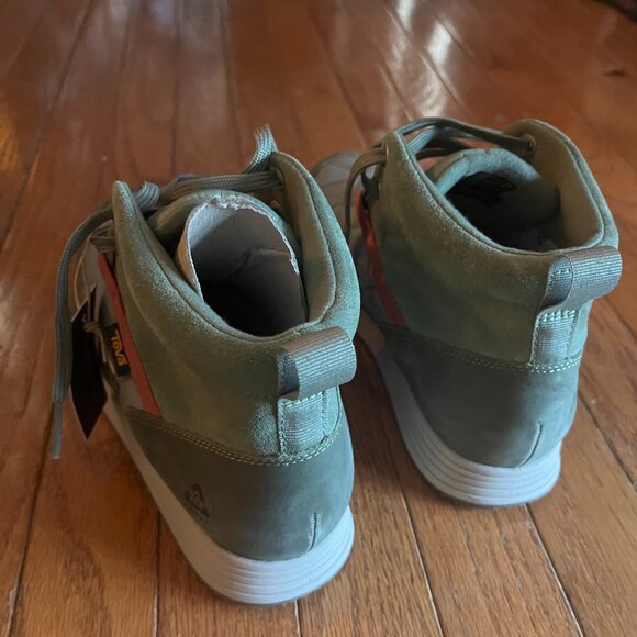TEVA ReEmber Boot- NWT- Never touched any outdoors! - Picture 3 of 5